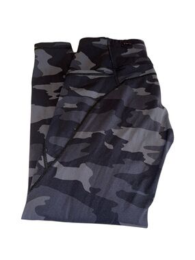 Sweaty Betty Power leggings capri length camo print pockets size small